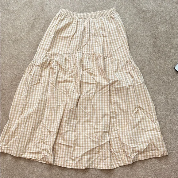 Old Navy Cream gingham Maxi Skirt - Picture 3 of 6